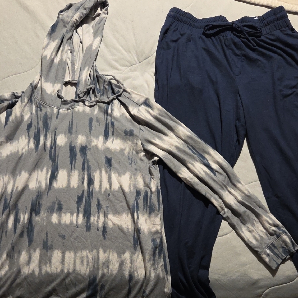 AnyBody Navy and Gray Tie-Dye Lounge Set